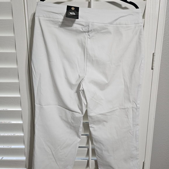 JM Collection White Capris - Picture 4 of 10